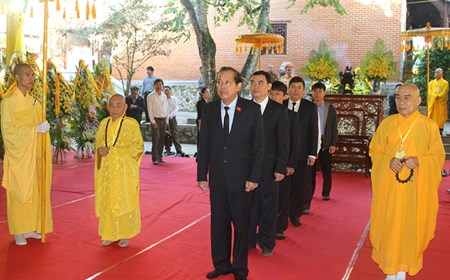 Phó Thủ tướng Trương Hòa Bình viếng Hòa thượng Thích Chơn Thiện